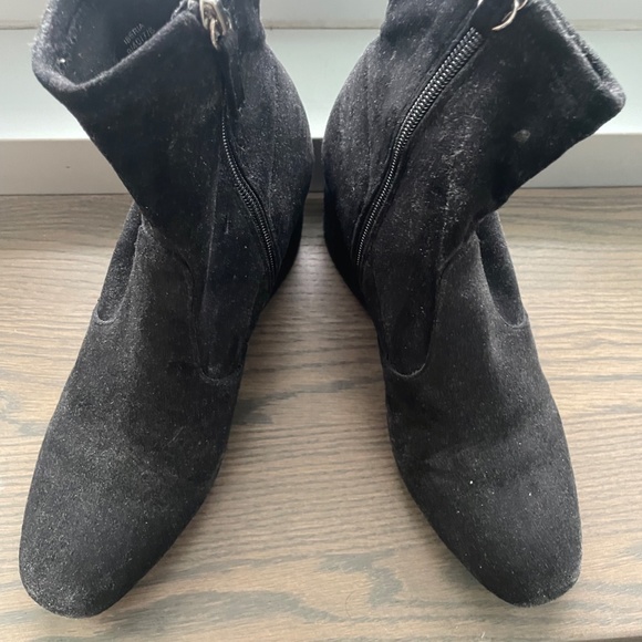 Faux Suede Zipper Side Point Toe Heeled Boots - Picture 2 of 8